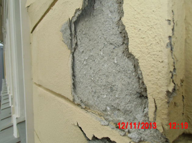 VORHER: Starke Fassadenschäden